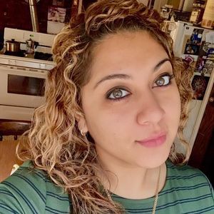 Meet your Posher, Priscila